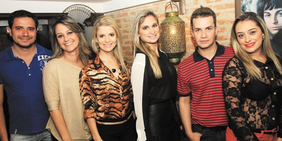 Breno Marangoni, com Denise Pelizaro e Maria Carolina (que comemoraram aniversário - parabéns!), Maria Elisa, Denis Faria e Lívia Melo, no Picanha na Tábua, quinta-feira-última